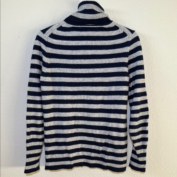 WHITE + WARREN Essential Cashmere Stripe Turtleneck - Picture 3 of 8